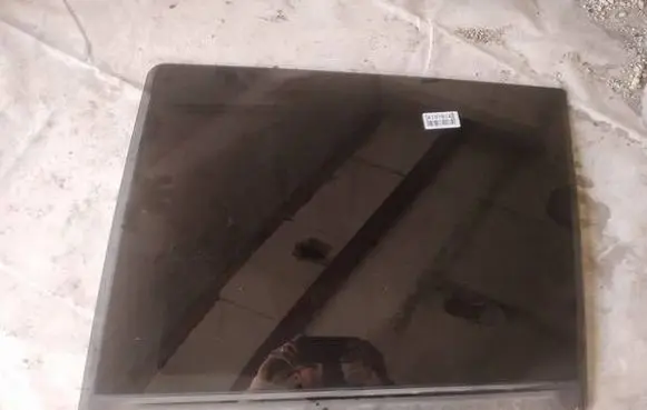 Rear door window glass