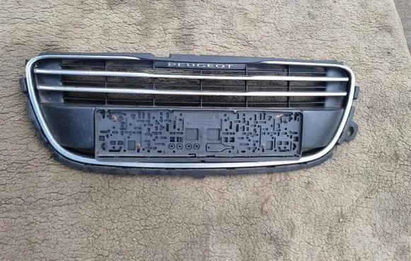 Peugeot 508 Front bumper upper radiator grill 9686571877