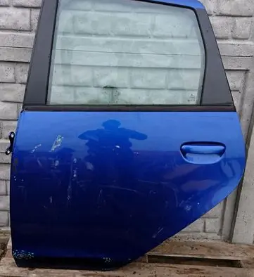 Mitsubishi Colt Rear door