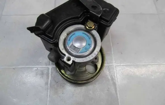 Peugeot 206 Power steering pump 9638364580 7874