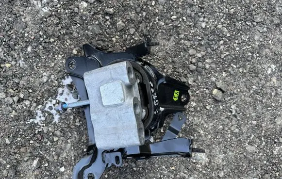 Toyota C-HR II Gearbox mount Y33