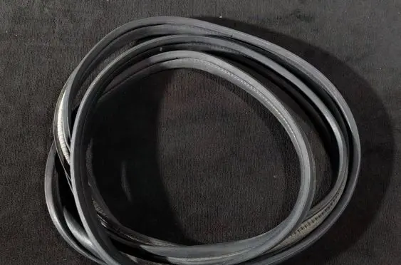 Mitsubishi Space Star Trunk rubber seal (body) 