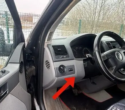Volkswagen Multivan T5 Dashboard lower bottom trim panel 7H5858723