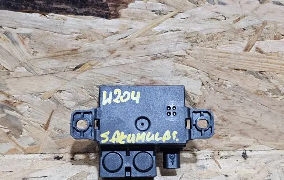 Mercedes-Benz C W204 Charging relay A0009822023 1110029