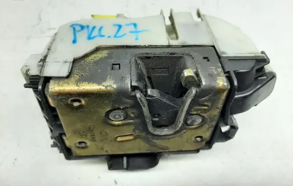 Volkswagen Polo III 6N 6N2 6NF Front door lock 6N1837016C