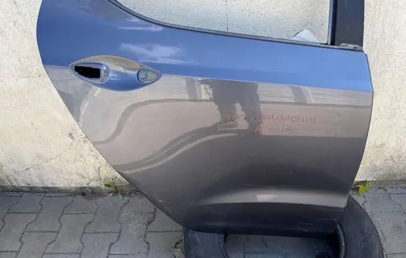 Hyundai i10 Rear door
