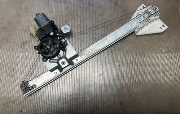 Ford Kuga II Front door window regulator with motor 0130822735 CM093160