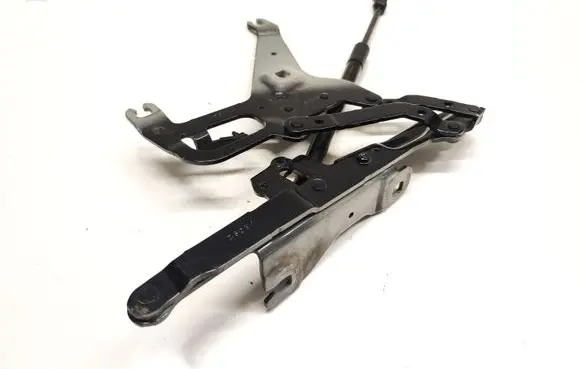 Engine bonnet/hood hinges