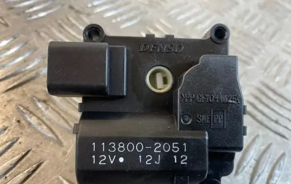 Toyota Corolla Verso E121 Air flap motor/actuator 1138002051 12J12
