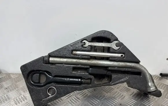 Audi Q7 4L Tool set 4L0012113E