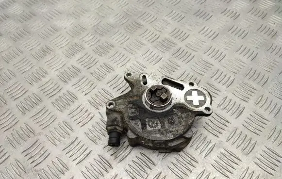 Volkswagen PASSAT B6 Vacuum pump 03L145100G