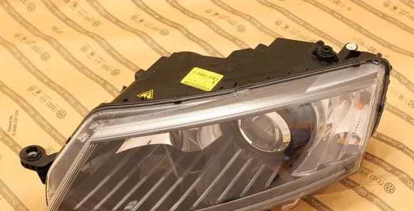 Skoda Octavia Mk3 (5E) Headlight/headlamp 5E1941015B