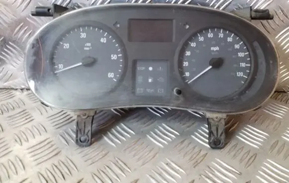 Opel Vivaro Speedometer (instrument cluster) P8200390136 281129646