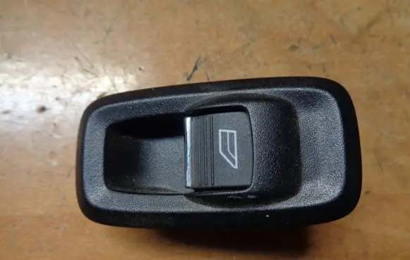 Ford Fiesta Electric window control switch C1BB237W20AAW