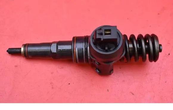 Skoda Fabia Mk1 (6Y) Fuel injector 038130073AJ