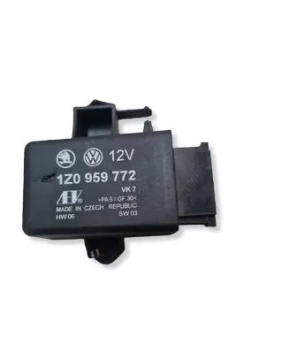 Skoda Octavia Mk2 (1Z) Seat heating relay 1Z0959772