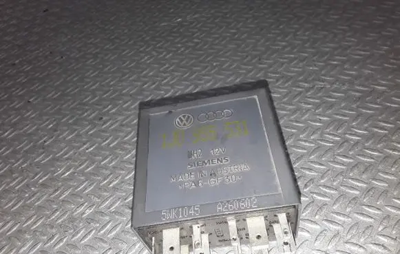 Volkswagen PASSAT B5.5 Window wiper relay 1J0955531