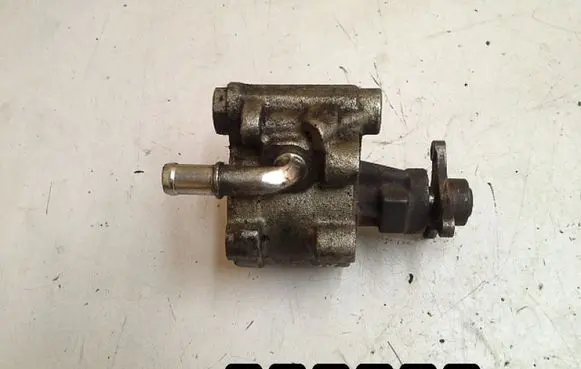 Renault Scenic I Power steering pump 26058572