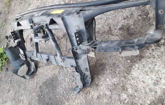 Ford Mondeo Mk III Radiator support slam panel