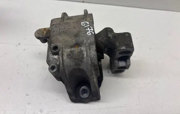 Volkswagen Golf V Engine mount bracket 1K0199262