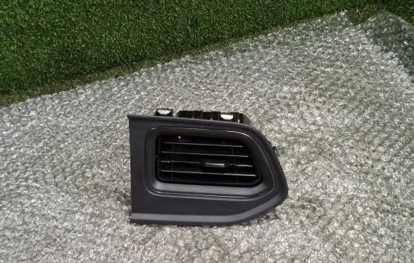 Renault Master III Dashboard air vent grill cover trim 687505442R 687501519R