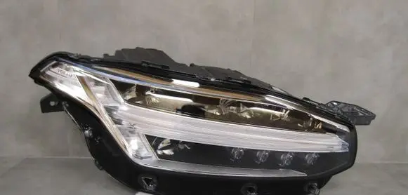 Volvo XC90 Headlight/headlamp 32404716 89917410