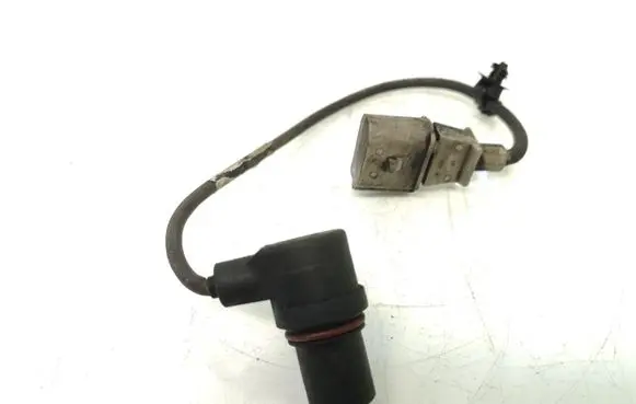 Volkswagen Golf I Crankshaft position sensor 0261210146