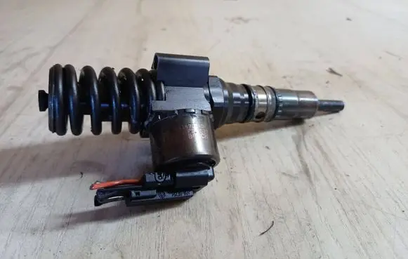 Mitsubishi Outlander Fuel injector 0445110116