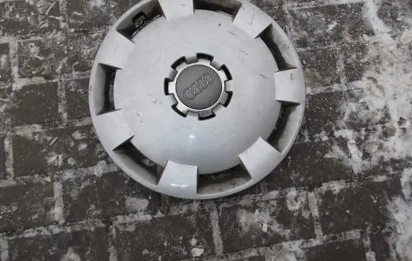 Audi A3 S3 8P R16 wheel hub/cap/trim 8P0601147A