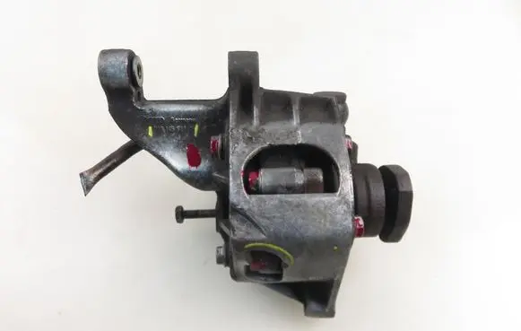 Volkswagen Golf III Power steering pump 028145523D