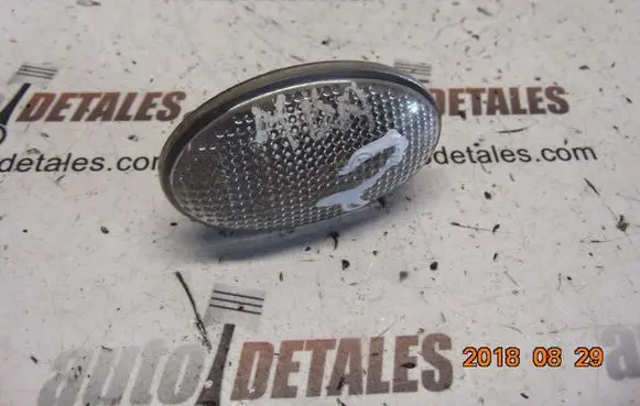 Front fender indicator light