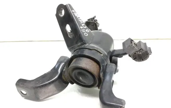 Toyota Auris E180 Engine mount bracket