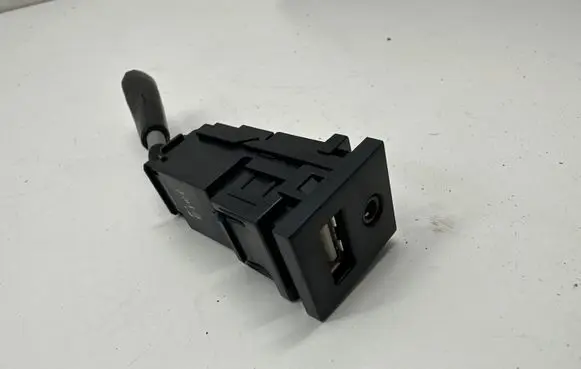 Toyota Camry VIII XV70 USB socket connector 