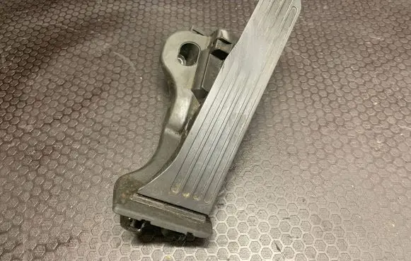 Volkswagen PASSAT B6 Accelerator throttle pedal 1K1721503L 6PV00860000 072005