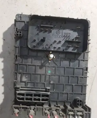 Volkswagen PASSAT B6 Fuse module 3C0937125