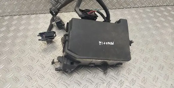 Toyota Prius+ (ZVW40) Fuse box set 8266247140 8264175070