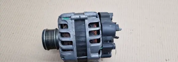 Renault Clio IV Generator/alternator 231008918R