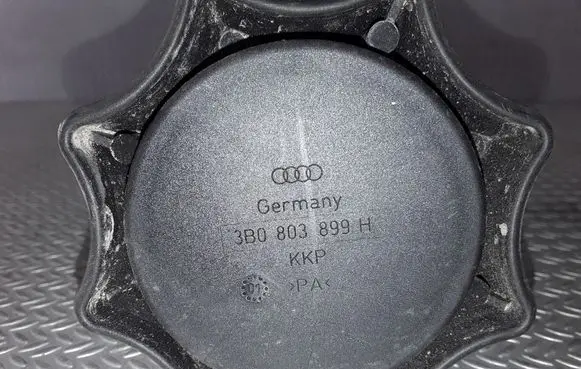 Volkswagen PASSAT B5.5 Spare wheel bolt 3B0803899H