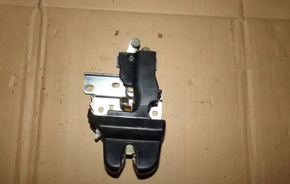 Mitsubishi Galant Tailgate lock latch 