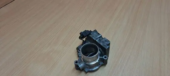 Renault Espace IV Throttle body valve 7701062300