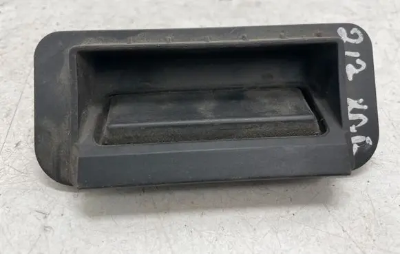 Tailgate opening switch