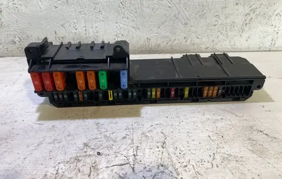 BMW 5 E60 E61 Fuse module 6957330 18917 13137