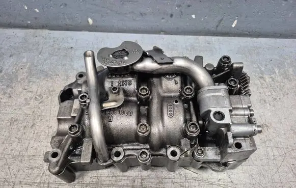 Volkswagen PASSAT B6 Oil pump 03G103537B