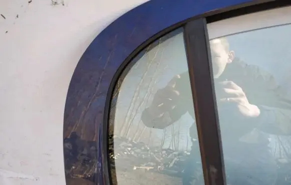 Opel Astra G Rear vent window glass 