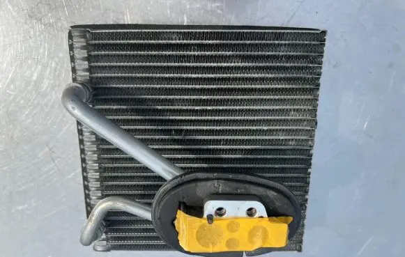Volkswagen Touran I Air conditioning (A/C) radiator (interior) 1K0820679