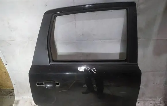 Nissan Note (E11) Rear door juodos