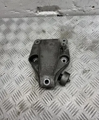 BMW 5 GT F07 Engine mounting bracket 6777623