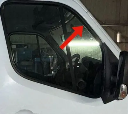 Renault Master III Rubber seal front door window/glass 