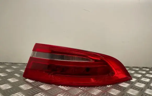Jaguar XE Rear/tail lights