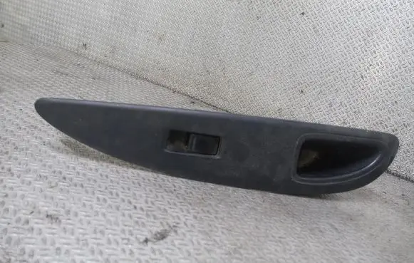 Nissan Primera Electric window control switch 80960AV660